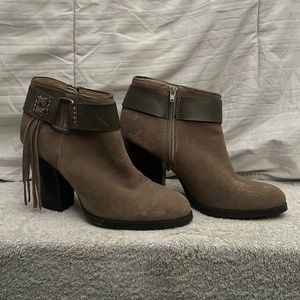 Size 9 brown Kensie Boots